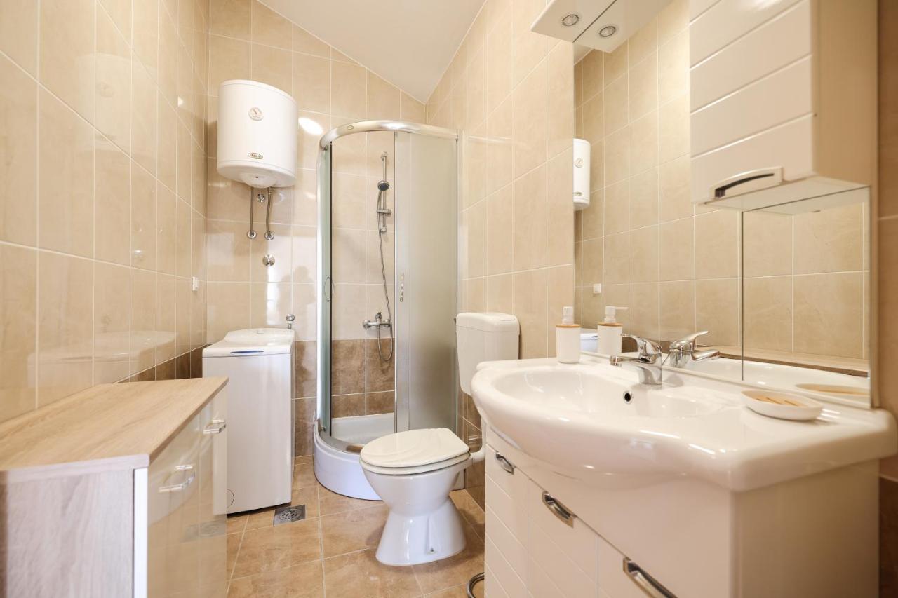 Chill 4 Real Sea View Mandre Apartment Ngoại thất bức ảnh