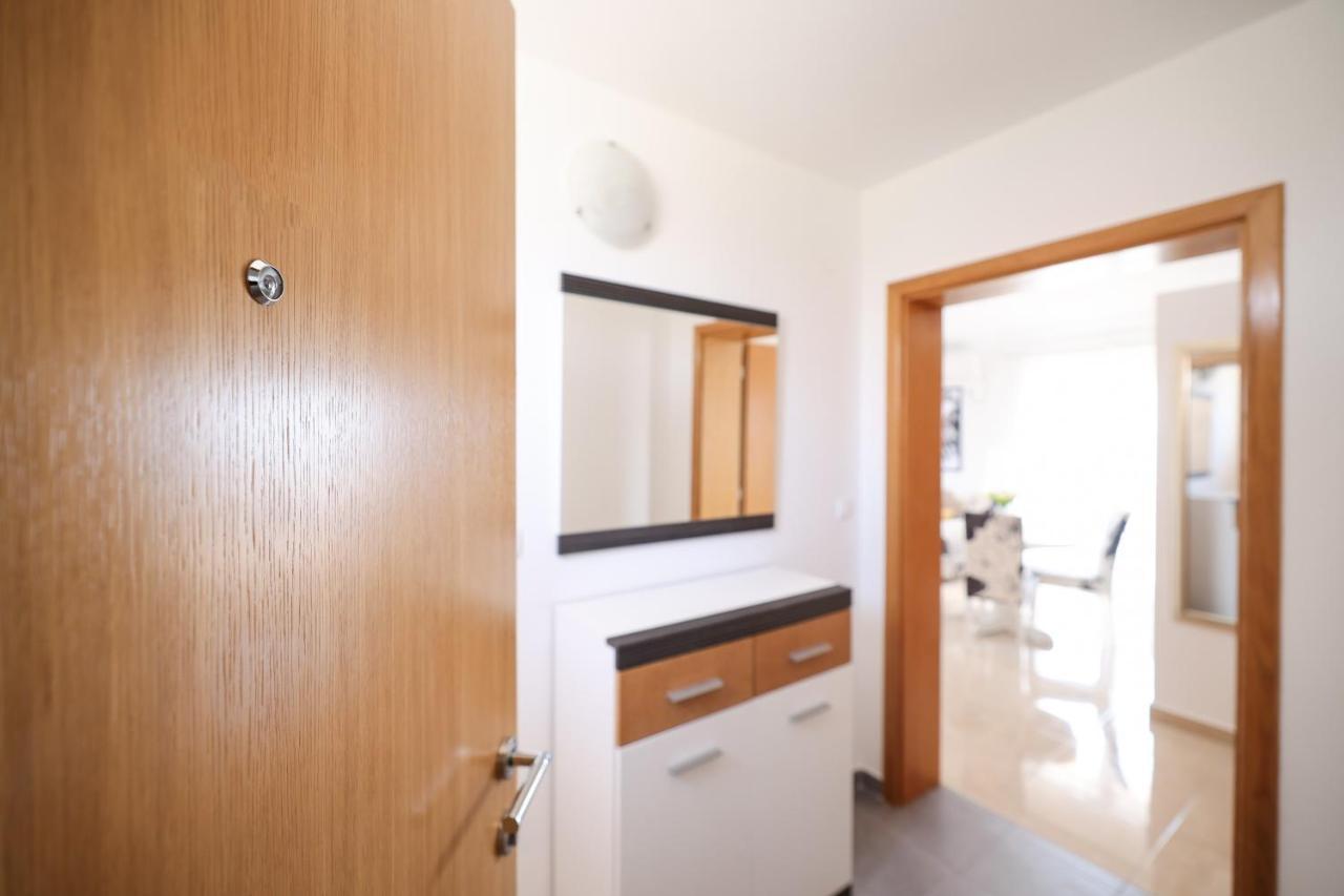 Chill 4 Real Sea View Mandre Apartment Ngoại thất bức ảnh